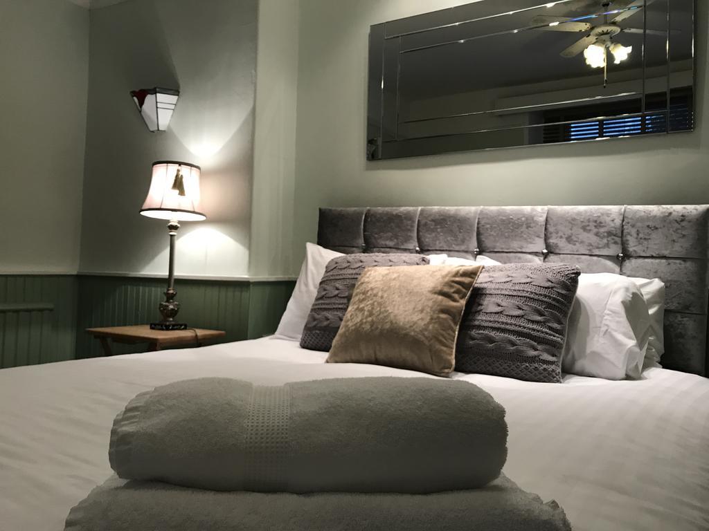 The White House By Bodacious! Guest house Swansea
