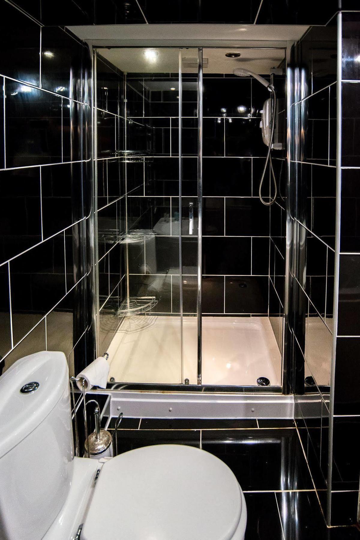 The White House By Bodacious! Guest house Swansea