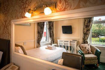 Guest house The White House By Bodacious! 4*
